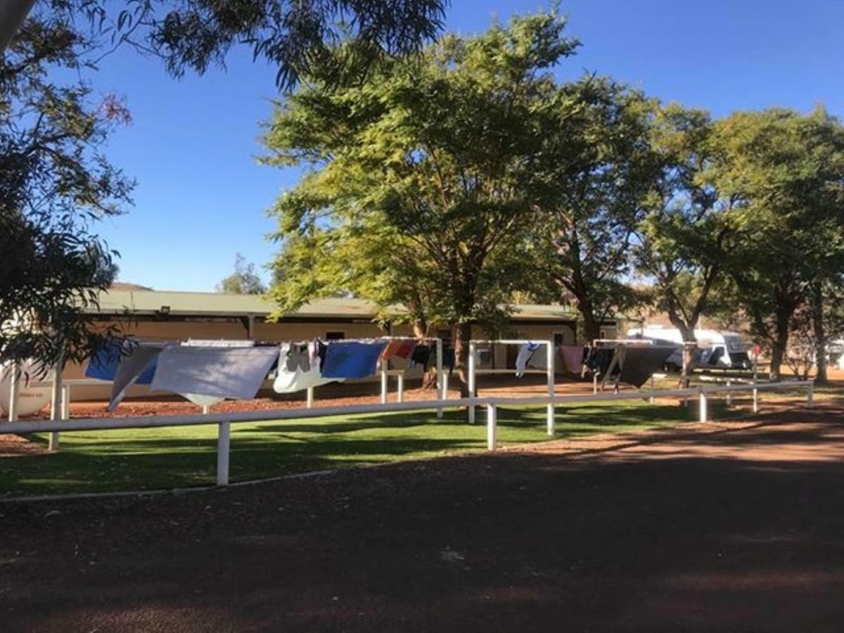 Tom Price Tourist Park Hotel Exterior foto
